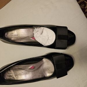 Women's Trotters shoes,  Black patent leather size 10ww